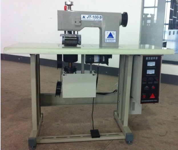 Ultrasonic lace cutting machine